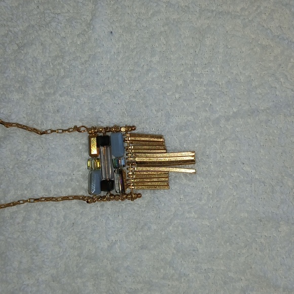 Elegant Gold Necklace with Pendant - Picture 7 of 8